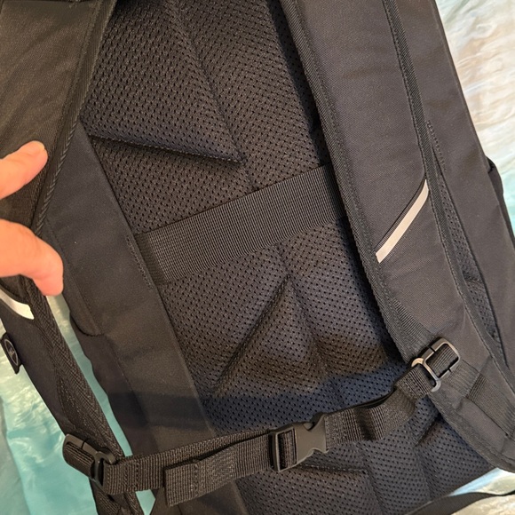 Dell Gaming Backpack - Picture 4 of 12